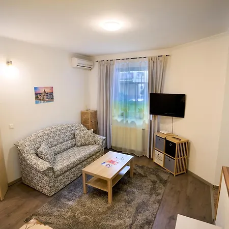 Apartment Comfortable 2br Garden With Ac & Free Parking
