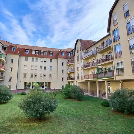 Comfortable 2br Garden With Ac & Free Parking *
