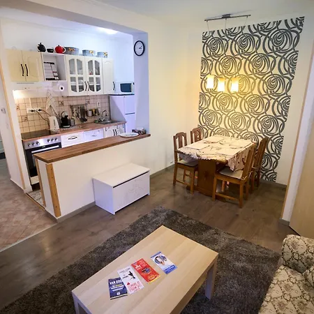 Apartman Comfortable 2br Garden With Ac & Free Parking *