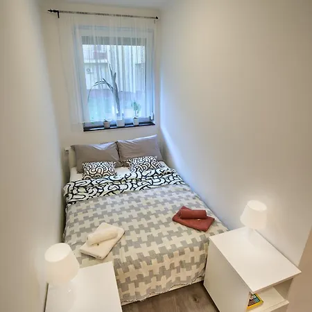 Comfortable 2br Garden With Ac & Free Parking Apartment