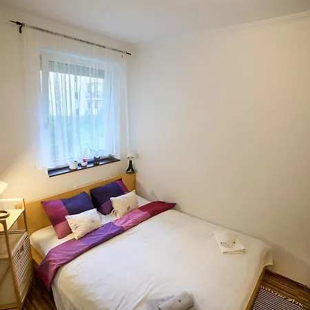 Apartment Comfortable 2br Garden With Ac & Free Parking